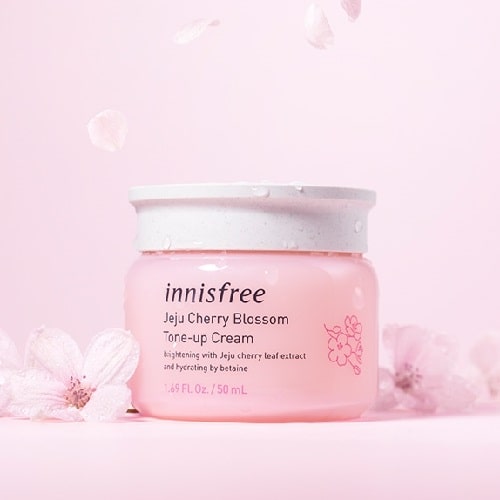 Питательный крем для яркости кожи Innisfree Jeju Cherry Blossom Tone Up Cream
