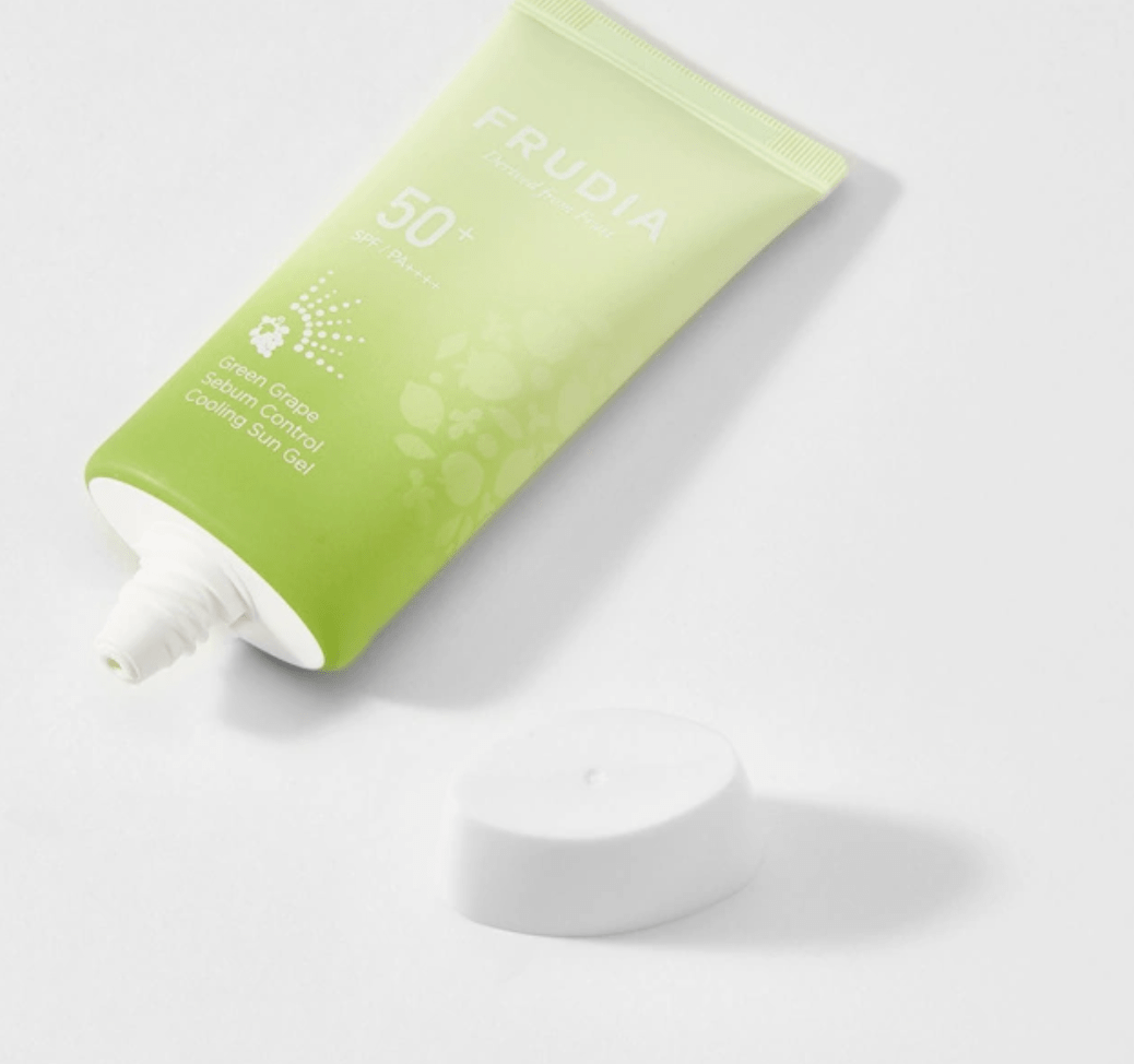 Солнцезащитный гель для жирной кожи Frudia Green Grape Sebum Control Cooling Sun Gel SPF50+PA ++++